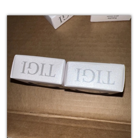 TIGI Cosmetics Glow Blush- Haute new in box - Picture 6 of 16